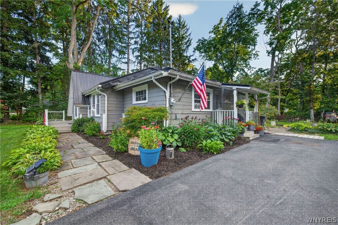 25 Willis Avenue