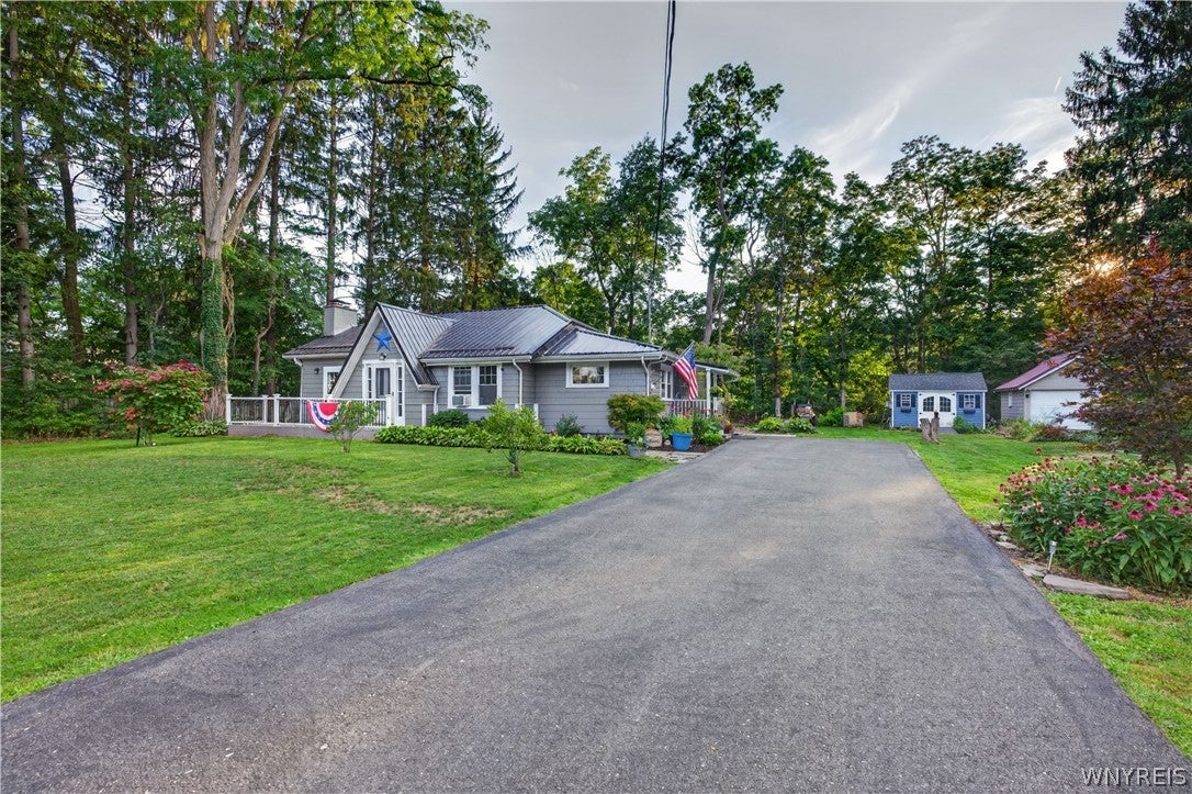 25 Willis Avenue