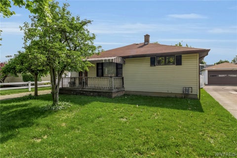 Homes For Sale - 141 Patricia Drive<br/> Tonawanda, NY 14150