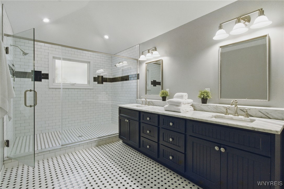 8590 Greenway Ct Ct, Clarence, New York image 30