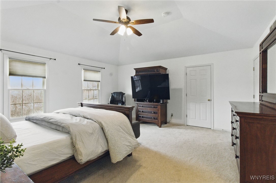 8590 Greenway Ct Ct, Clarence, New York image 28