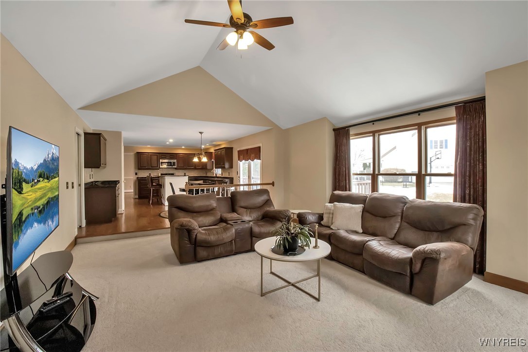 8590 Greenway Ct Ct, Clarence, New York image 23