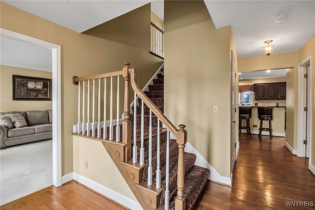 8590 Greenway Ct Ct, Clarence, New York image 6