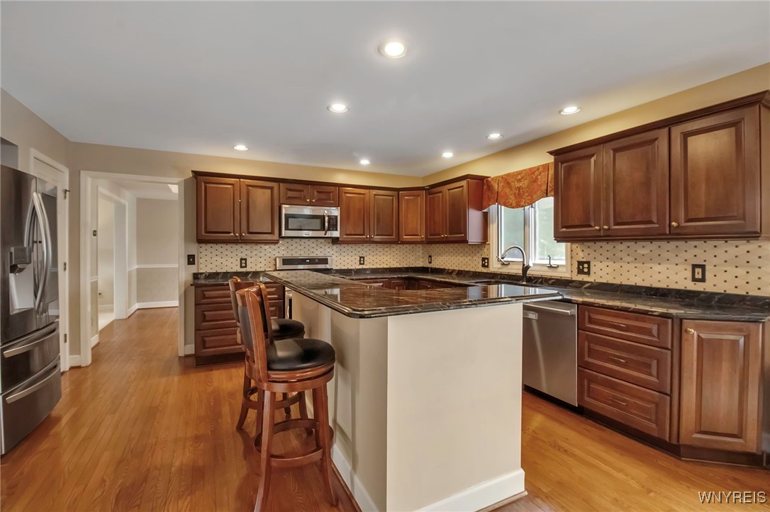 8590 Greenway Ct Ct, Clarence, New York image 13