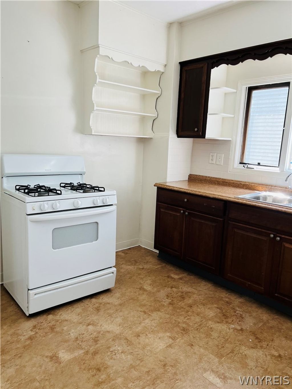 Photo of 37 Abbottsford Place, Buffalo, NY 14213 (MLS # B1677178)