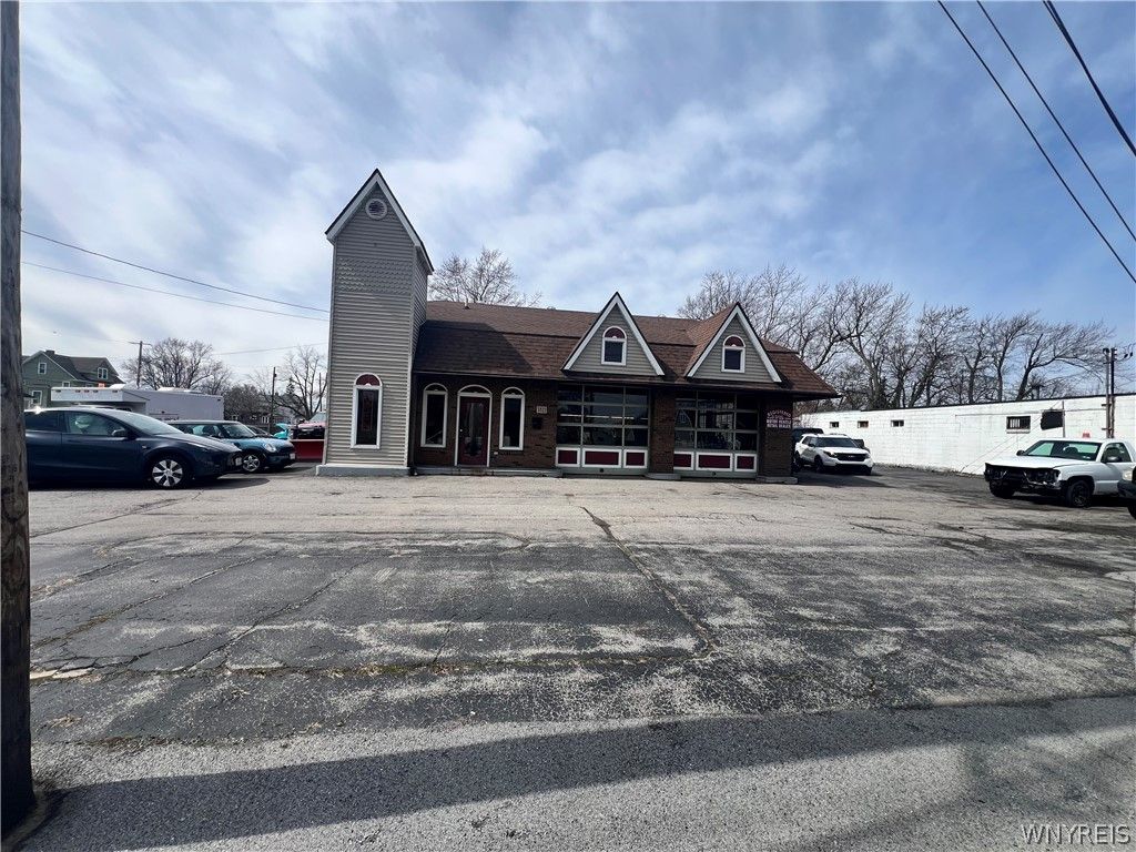 Photo of 5822 Transit Road, Cheektowaga, NY 14043 (MLS # B1669231)