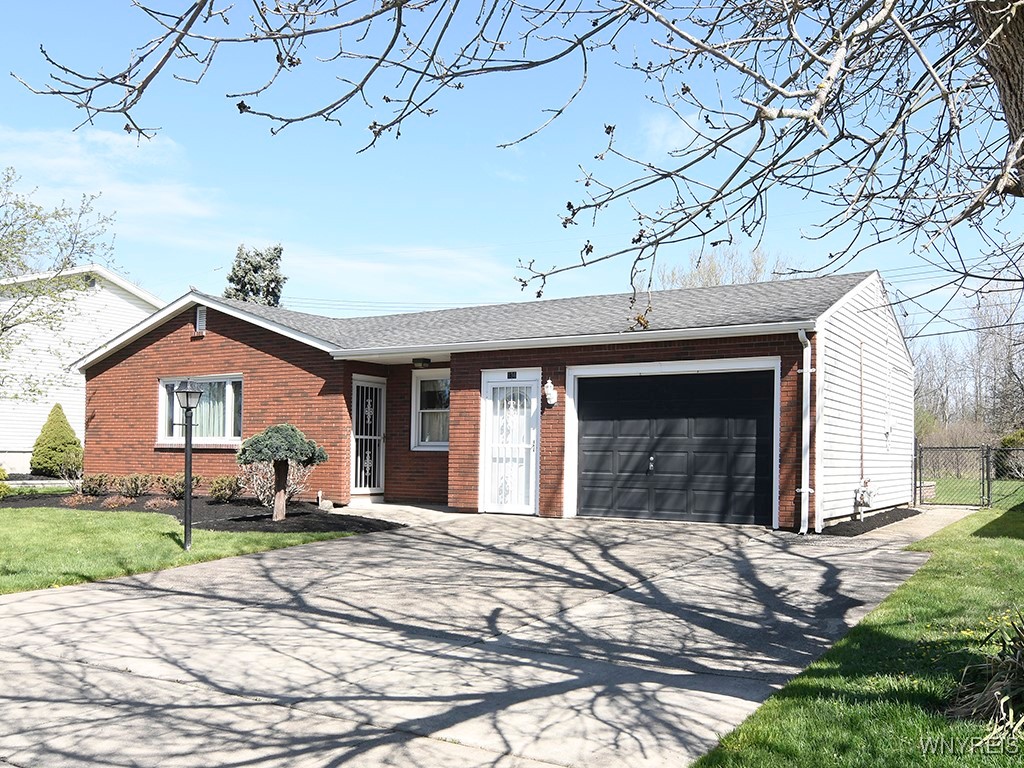 136 Cheryl Lane, Cheektowaga, New York image 2