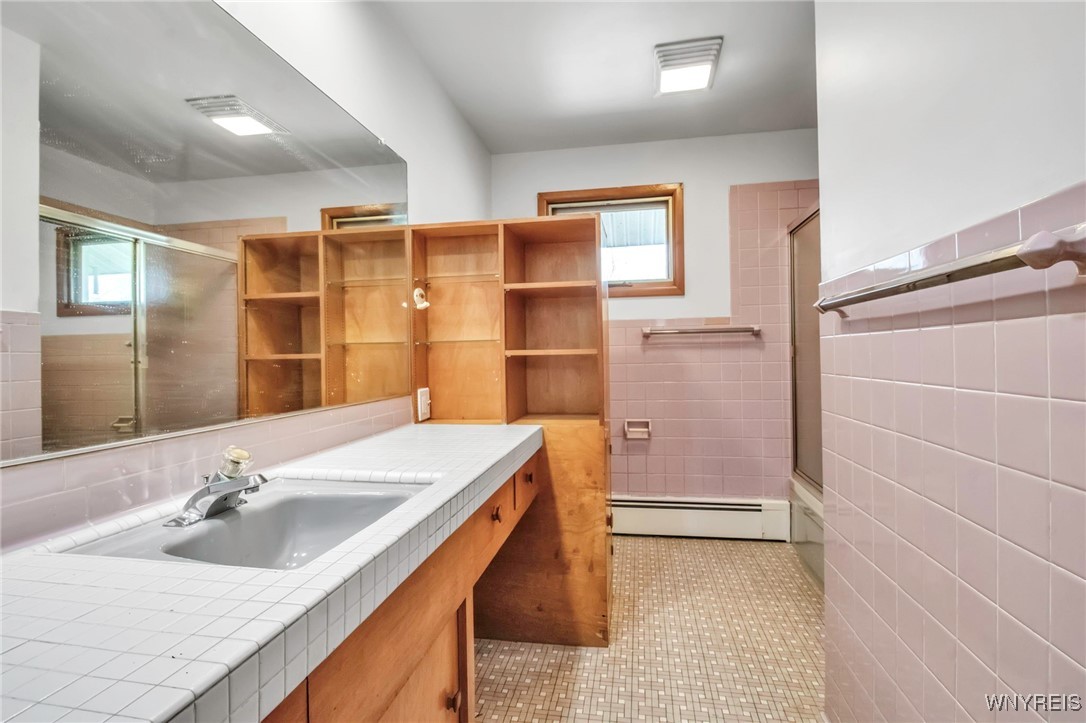 Porter, New York 14174, United States, 3 Bedrooms Bedrooms, ,2 BathroomsBathrooms,Residential,Pending,117222