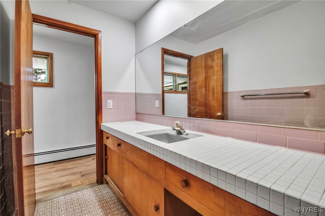 Porter, New York 14174, United States, 3 Bedrooms Bedrooms, ,2 BathroomsBathrooms,Residential,Pending,117222