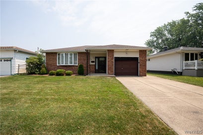 17 Mayberry Drive E Buffalo NY 14227