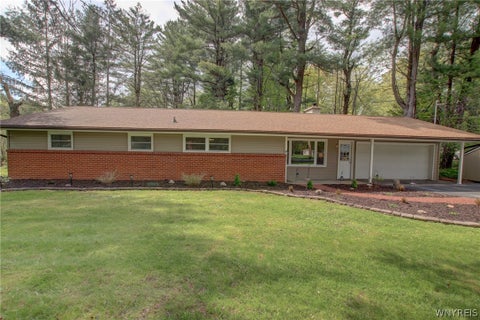 Homes For Sale - 215 Greenwood Drive<br/> Aurora, NY 14052