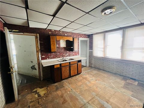 Tiny photo for 25 N Central Avenue #E, Buffalo, NY 14212 (MLS # B1669781)