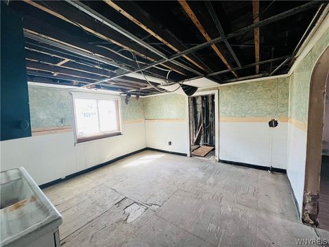 Tiny photo for 25 N Central Avenue #E, Buffalo, NY 14212 (MLS # B1669781)