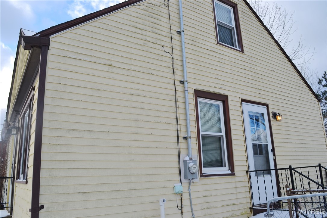 2285 Pleasant Avenue, Hamburg, New York image 2