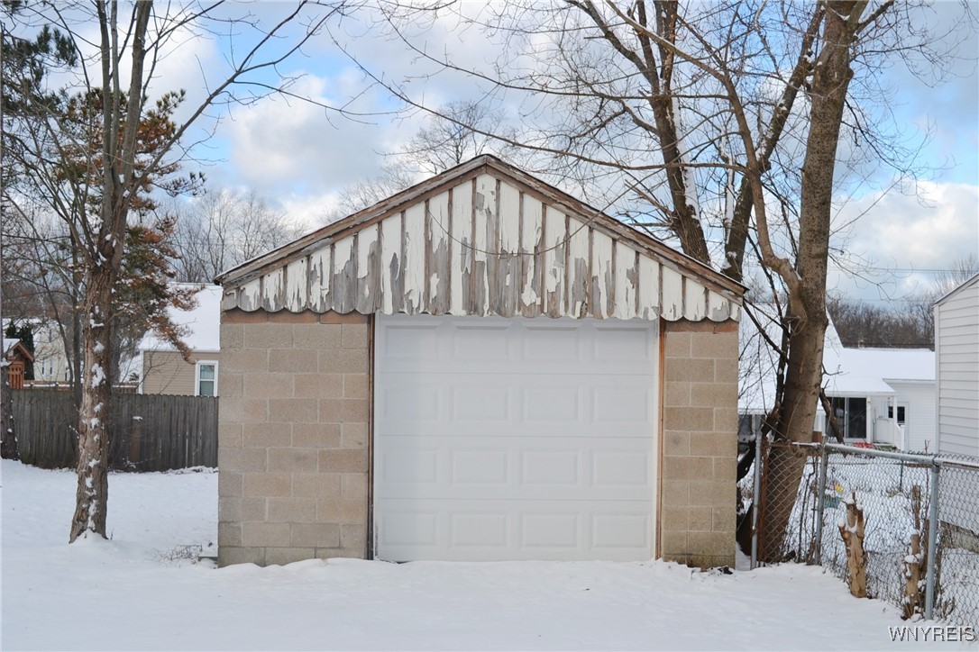 2285 Pleasant Avenue, Hamburg, New York image 3