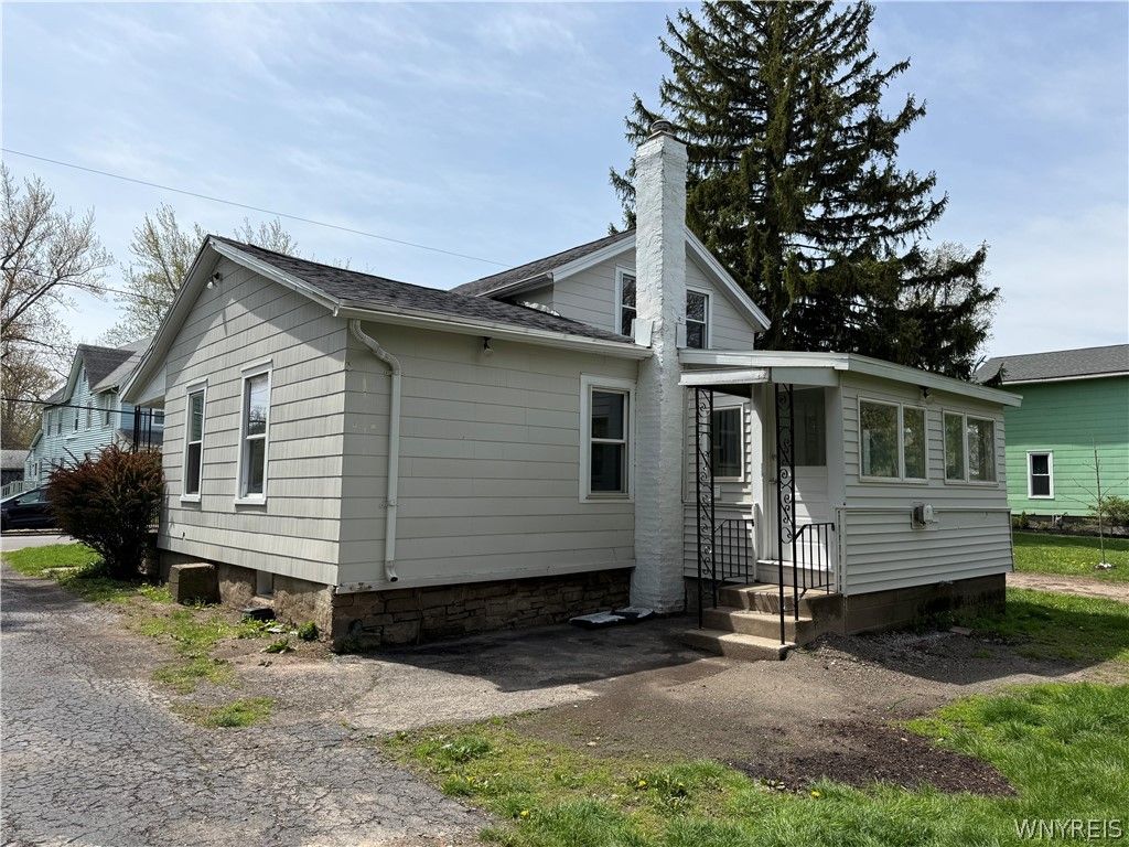 Photo of 90 Elmwood Avenue, Lockport City, NY 14094 (MLS # B1679526)