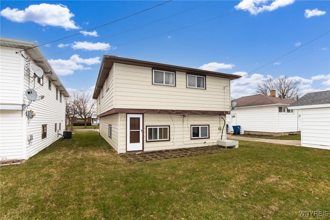 82 Leonore Road, Amherst, New York image 2