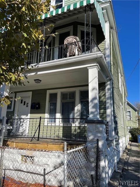 Photo of 291 Walnut St Street, Buffalo, NY 14204 (MLS # B1702781)