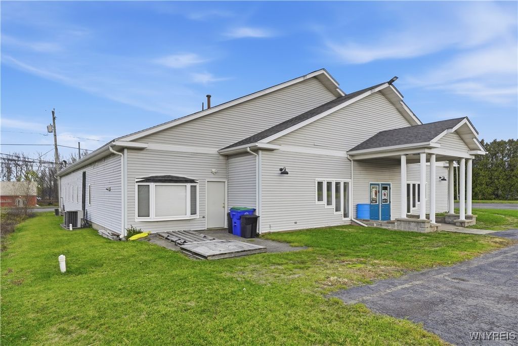 Photo of 438 West Avenue, Albion, NY 14411 (MLS # B1652734)