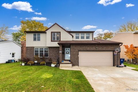 Photo of 285 Sprucewood Terrace, Amherst, NY 14221 (MLS # B1649001)