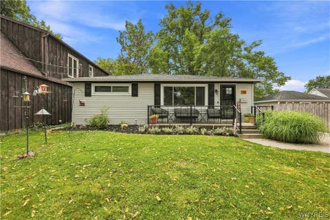 Photo of 34 Plymouth Place, Amherst, NY 14221 (MLS # B1709780)