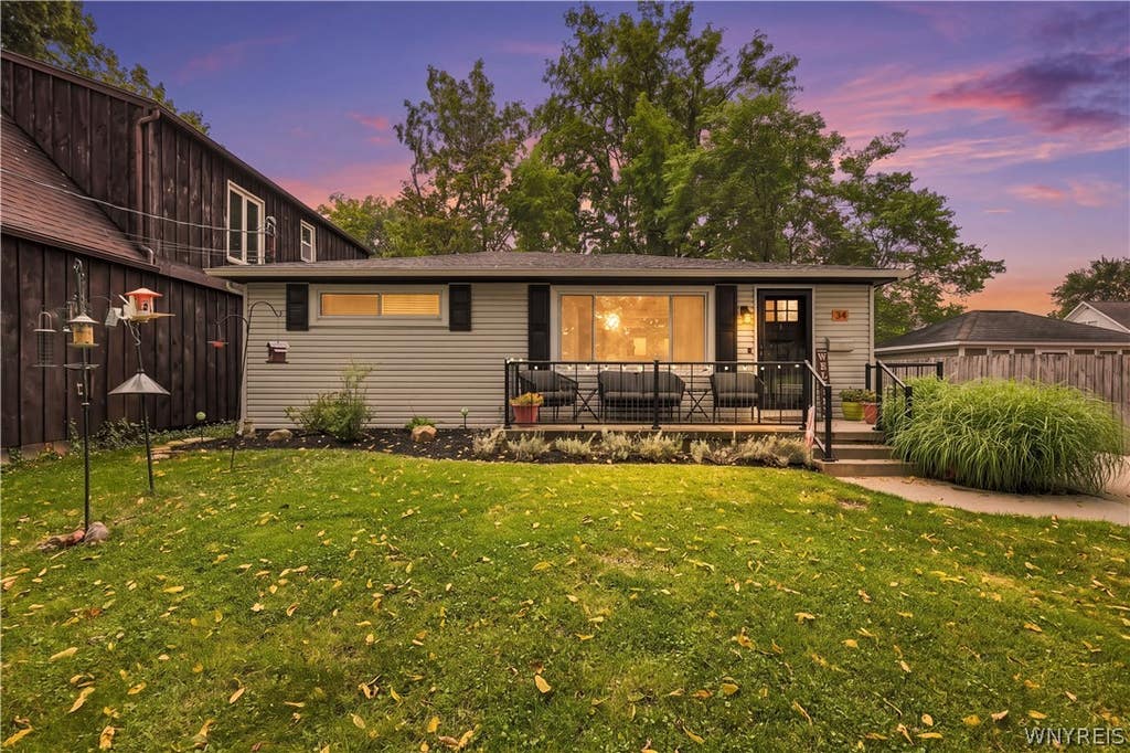 Photo of 34 Plymouth Place, Amherst, NY 14221 (MLS # B1709780)