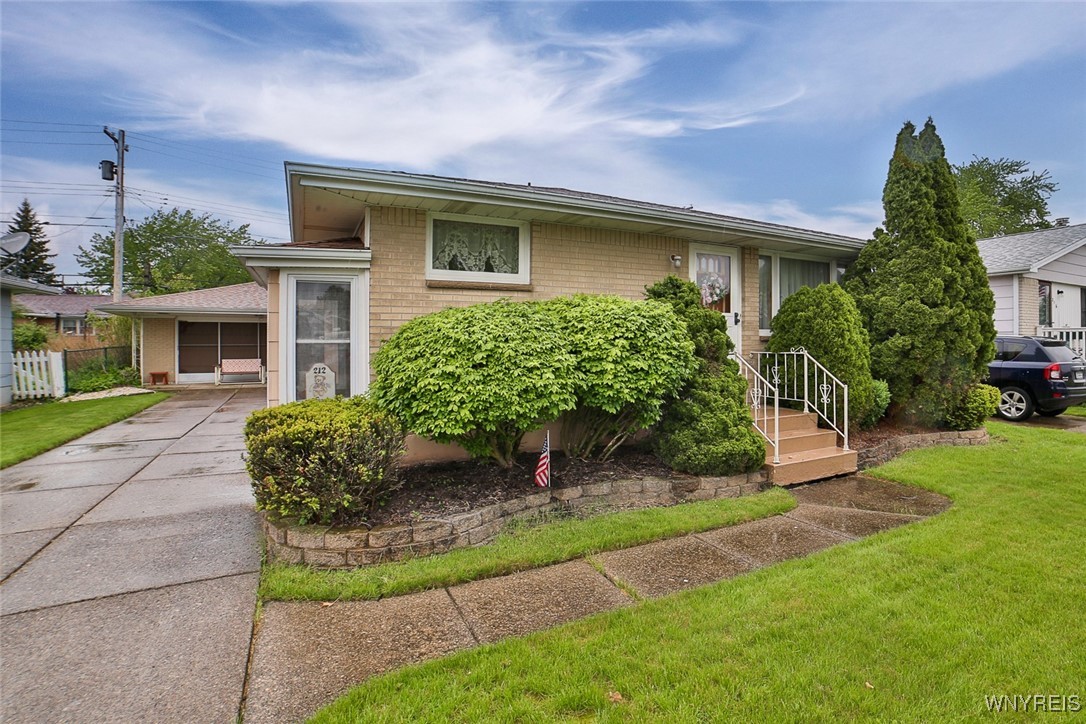 212 Poinciana Parkway, Cheektowaga, New York image 2