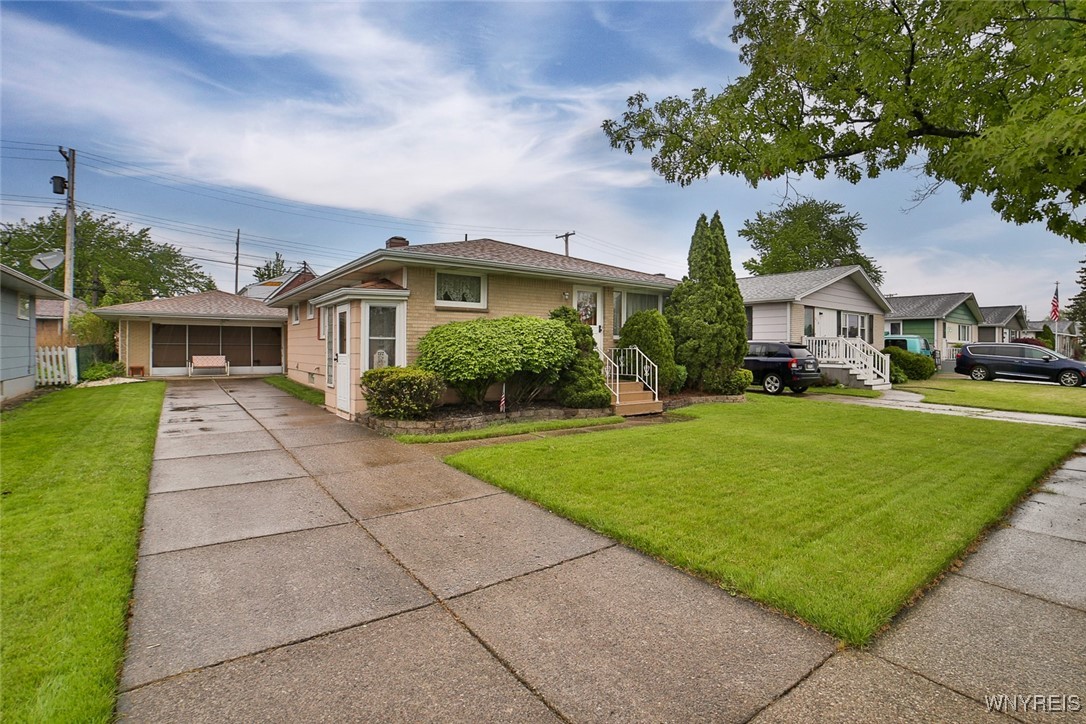 212 Poinciana Parkway, Cheektowaga, New York image 1