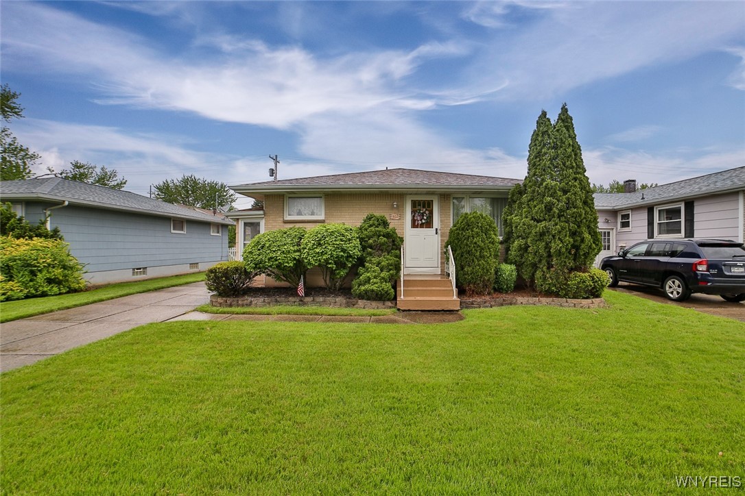 212 Poinciana Parkway, Cheektowaga, New York image 4