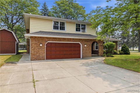 Homes For Sale - 3 Beaverbrook Court<br/> Cheektowaga, NY 14043