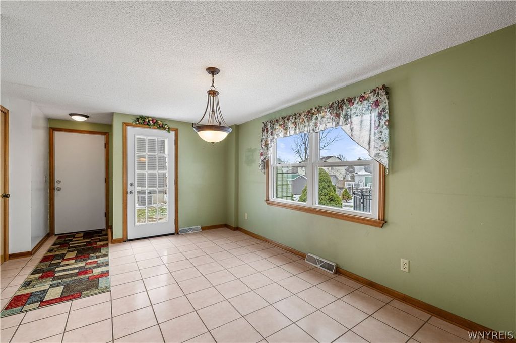 Photo of 30 Parktrail Lane, Cheektowaga, NY 14227 (MLS # B1667105)