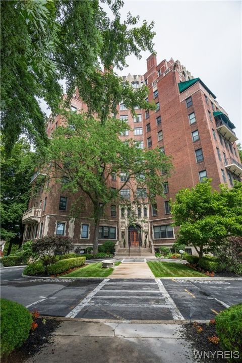 Photo of 800 W Ferry Street #2D, Buffalo, NY 14222 (MLS # B1497021)