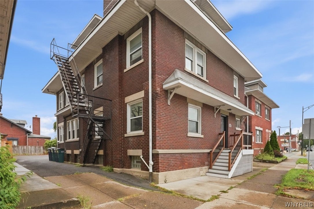 2452 Delaware Avenue