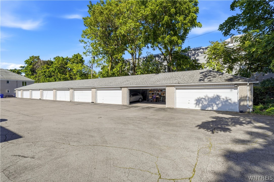 4415 Main Street 16