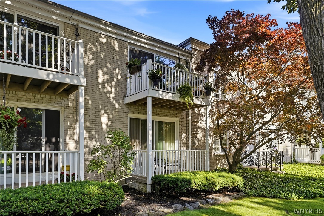 4415 Main Street 16