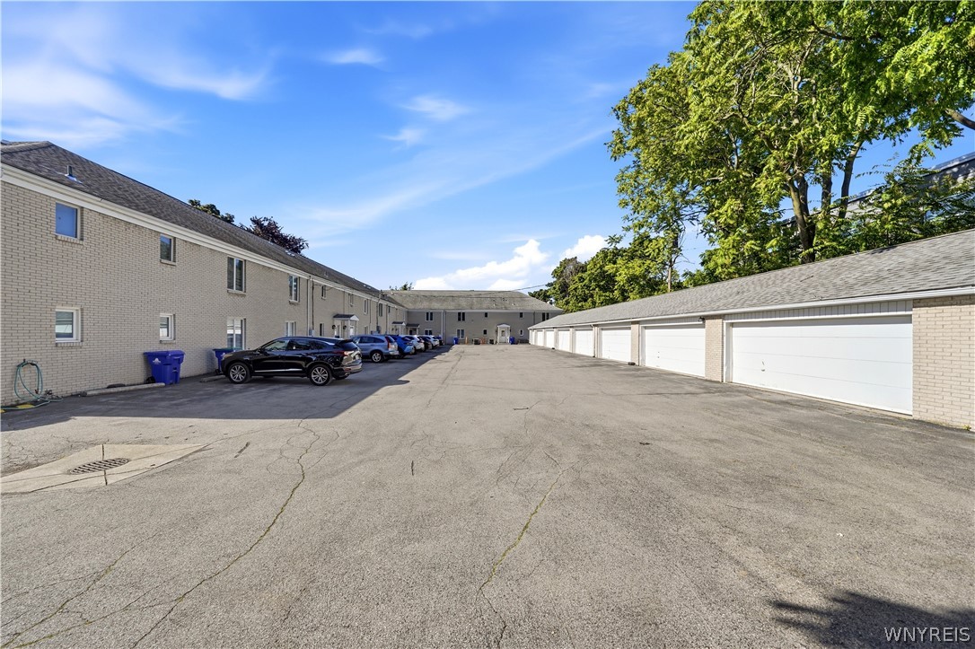 4415 Main Street 16