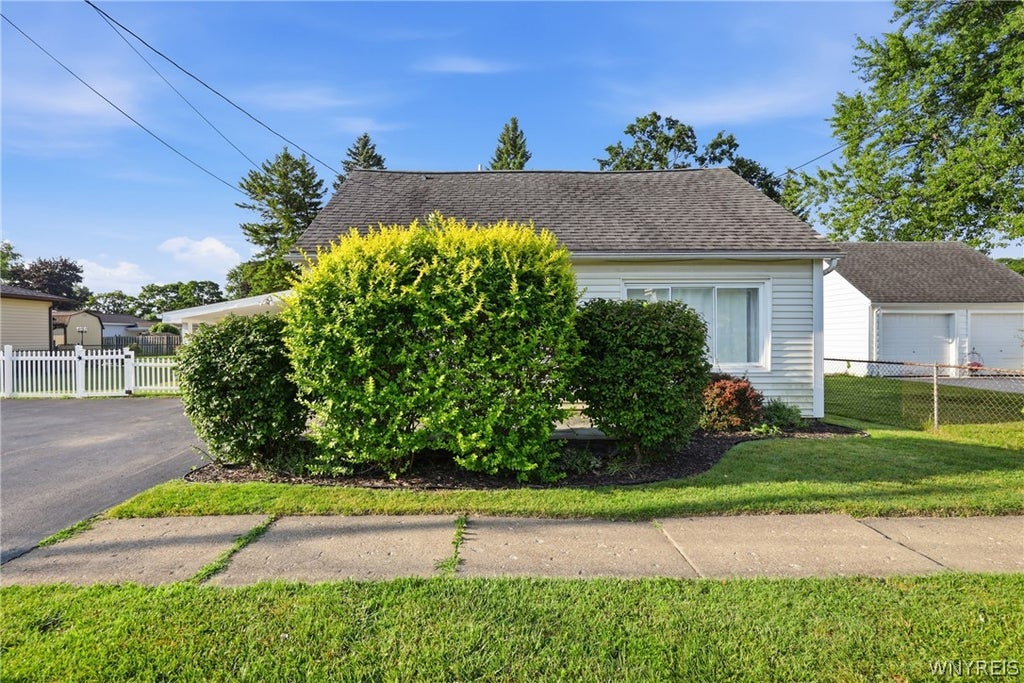Photo of 533 Euclid Avenue, North Tonawanda, NY 14120 (MLS # B1701695)
