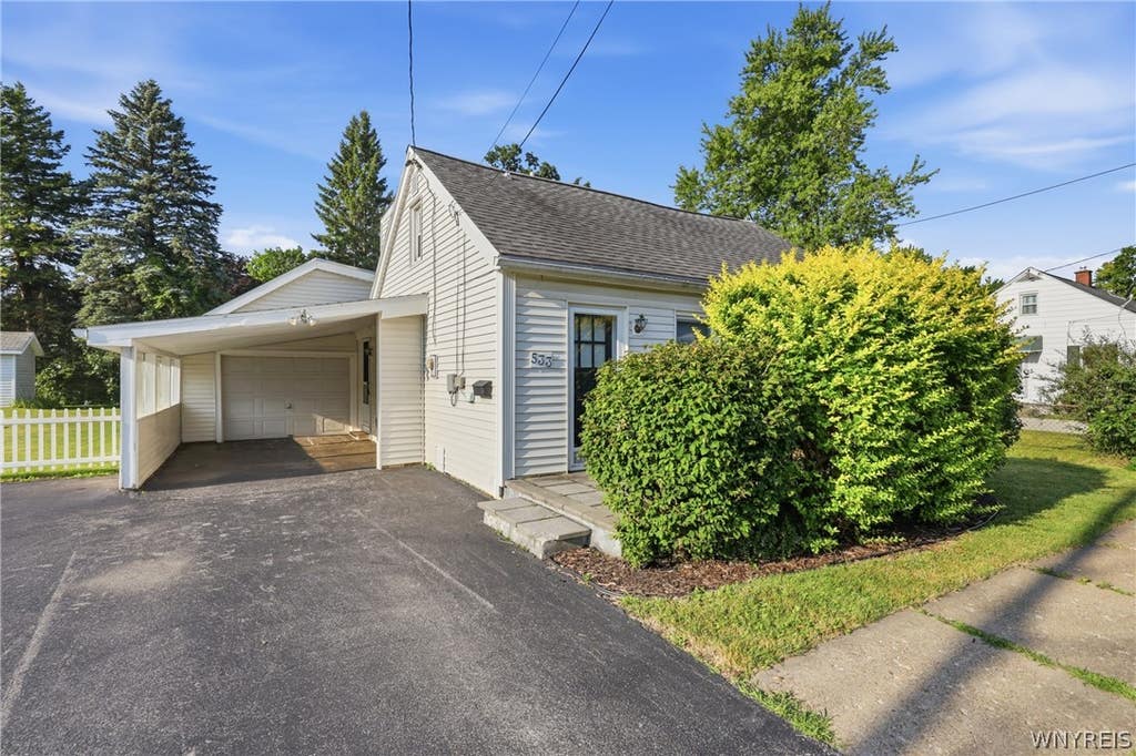 Photo of 533 Euclid Avenue, North Tonawanda, NY 14120 (MLS # B1701695)