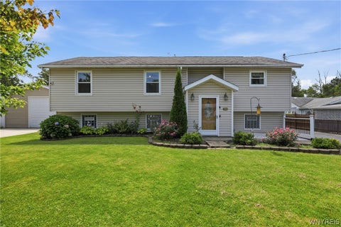 Photo of 6525 Woodside Place, Niagara, NY 14304 (MLS # B1708266)