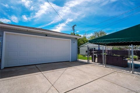 Tiny photo for 5079 Chapman Parkway, Hamburg, NY 14075 (MLS # B1684880)