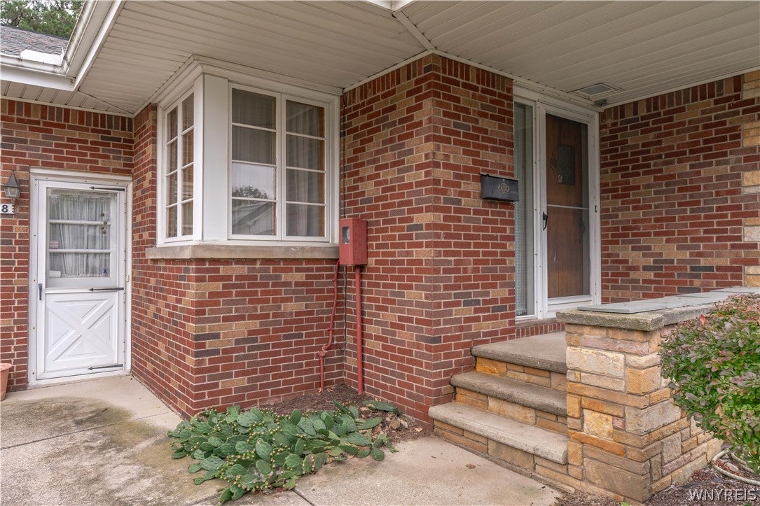 98 Woodlawn Avenue