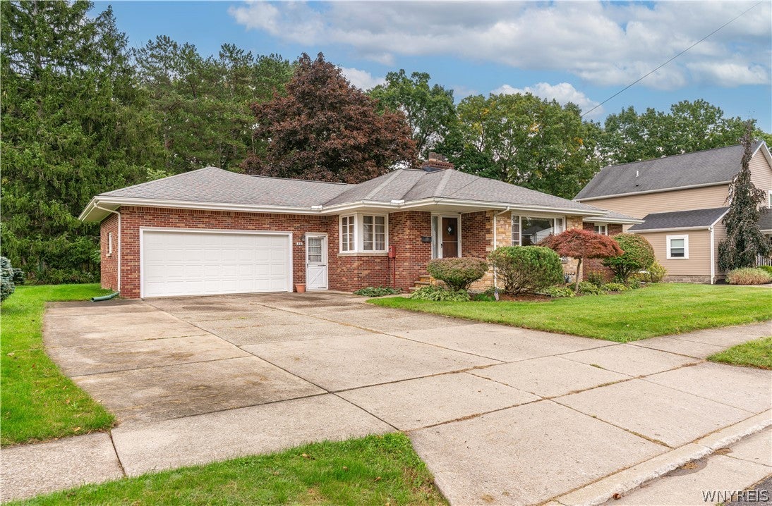 98 Woodlawn Avenue