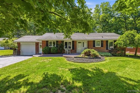 Homes For Sale - 54 Faahs Drive<br/> Erie County, Orchard Park, NY 14127