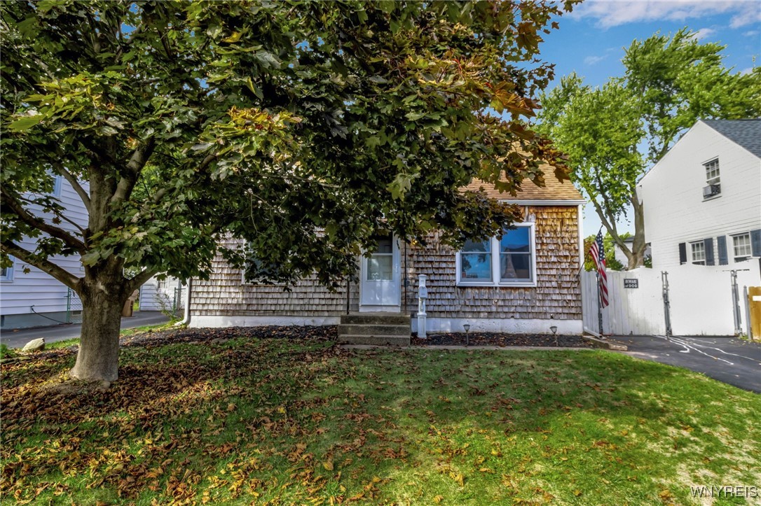 52 Farmingdale Road