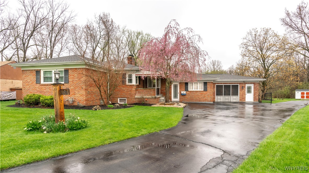 56 Parkdale Drive, Lancaster, New York image 1