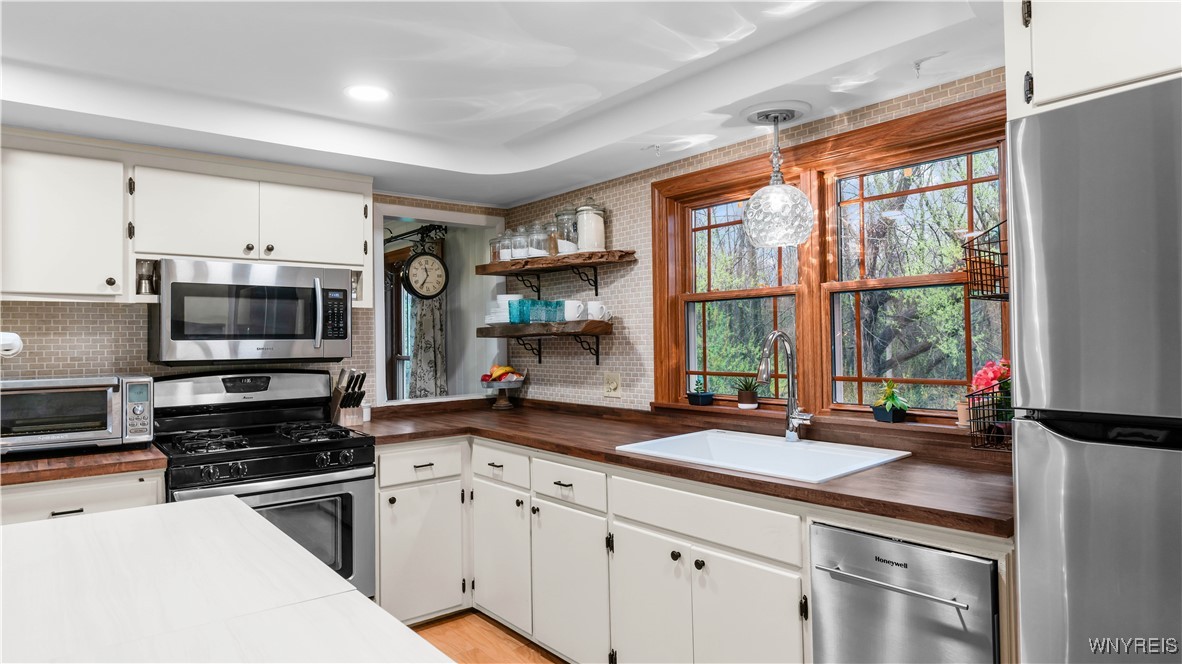 56 Parkdale Drive, Lancaster, New York image 10