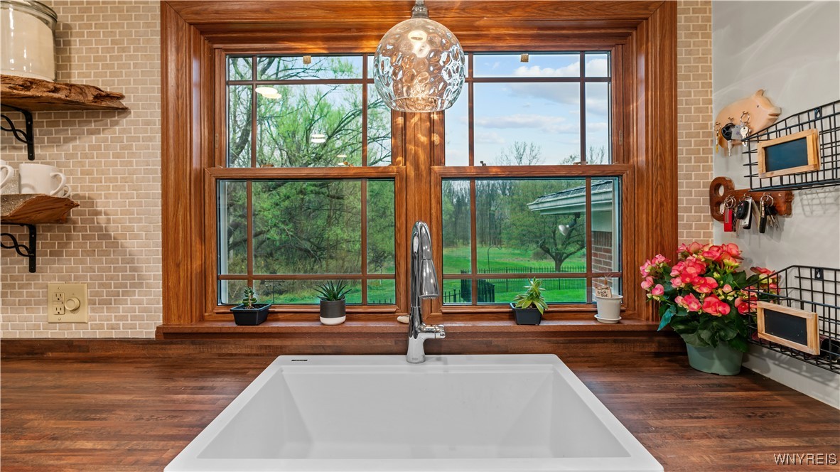 56 Parkdale Drive, Lancaster, New York image 9