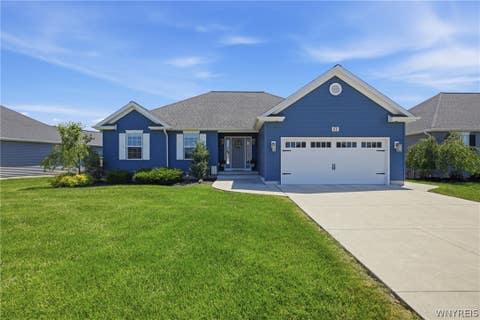 Photo of 62 Country Club Court, Grand Island, NY 14072 (MLS # B1686248)