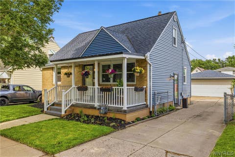 Homes For Sale - 77 Avondale Place<br/> Buffalo, NY 14210