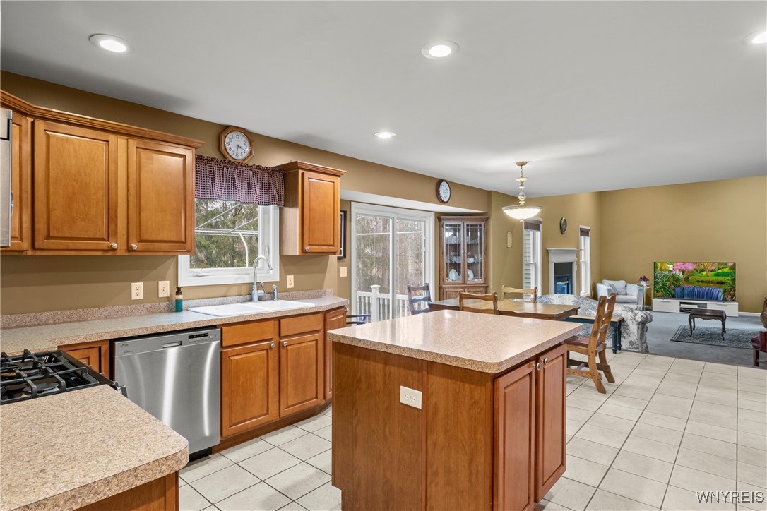 280 Lawrence Woods, Orchard Park, New York image 9